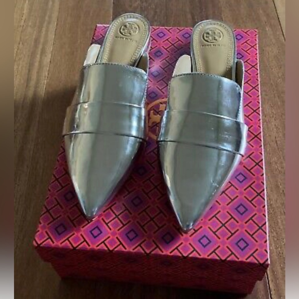 metalíc silver Tory Burch flat - Picture 2 of 6